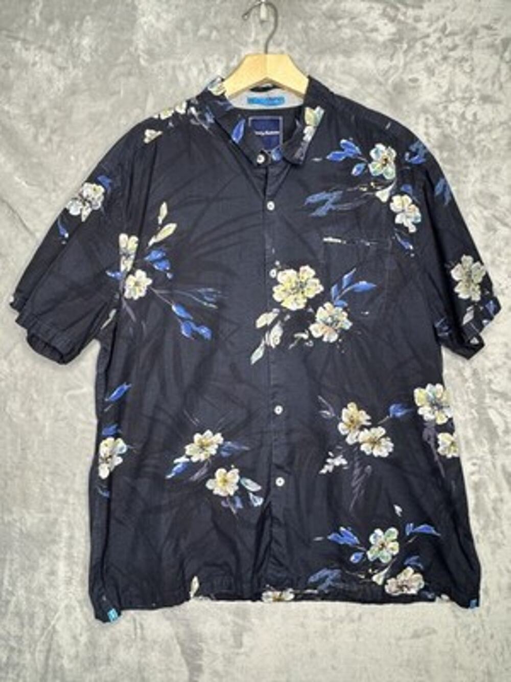 Tommy Bahama Shirt Mens 2XL Black Floral Hawaiian Silk Blend Button Up Aloha